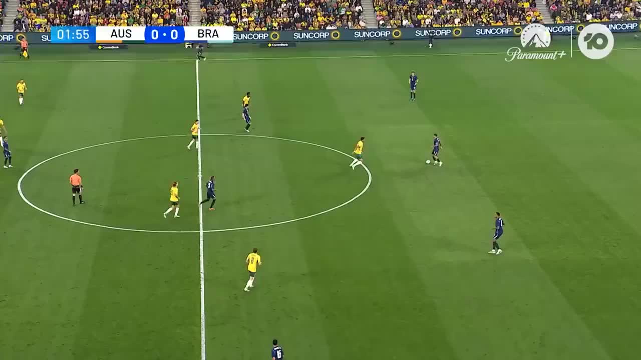 巴西4-2澳大利亚，拉菲尼亚点射+半场伤退