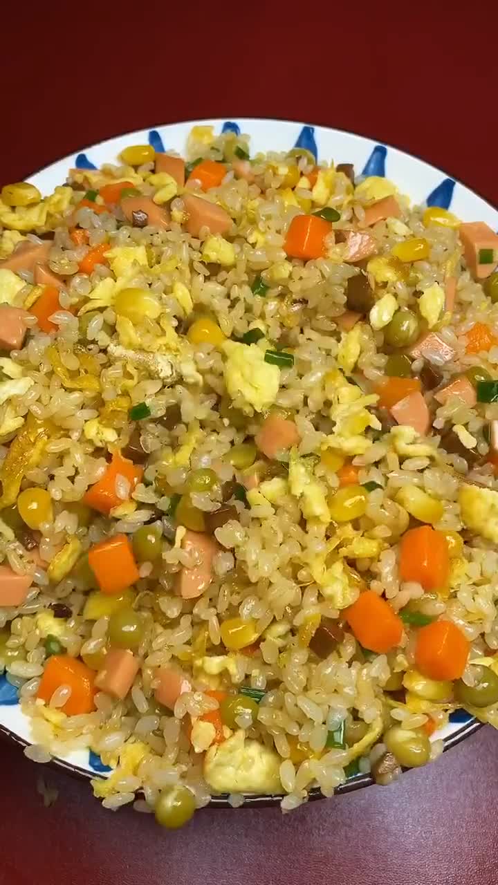 用前女友吃剩的米饭做出来的香菇牛肉酱炒饭真的太好吃啦