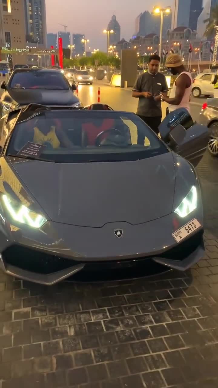 迪拜街头有那么多豪车啊豪车