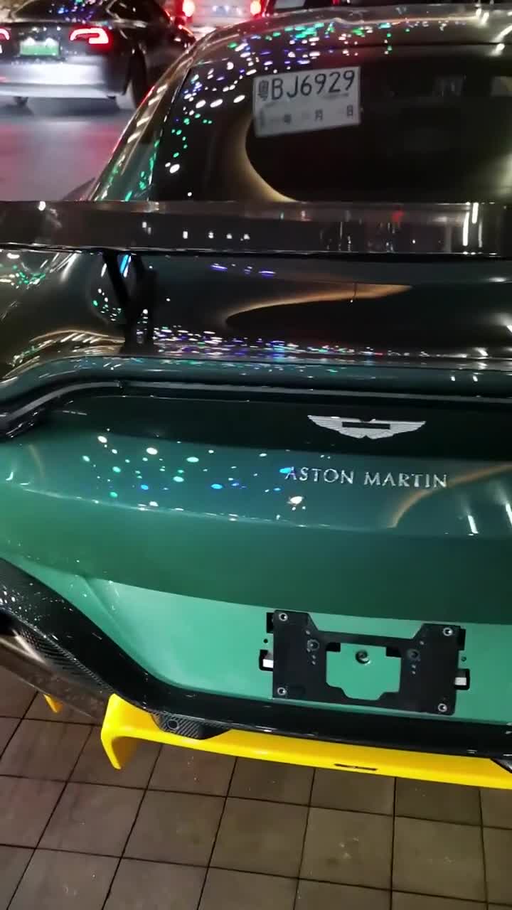 深圳会展偶遇千万网红小刚学长的车可惜本人不在哈哈