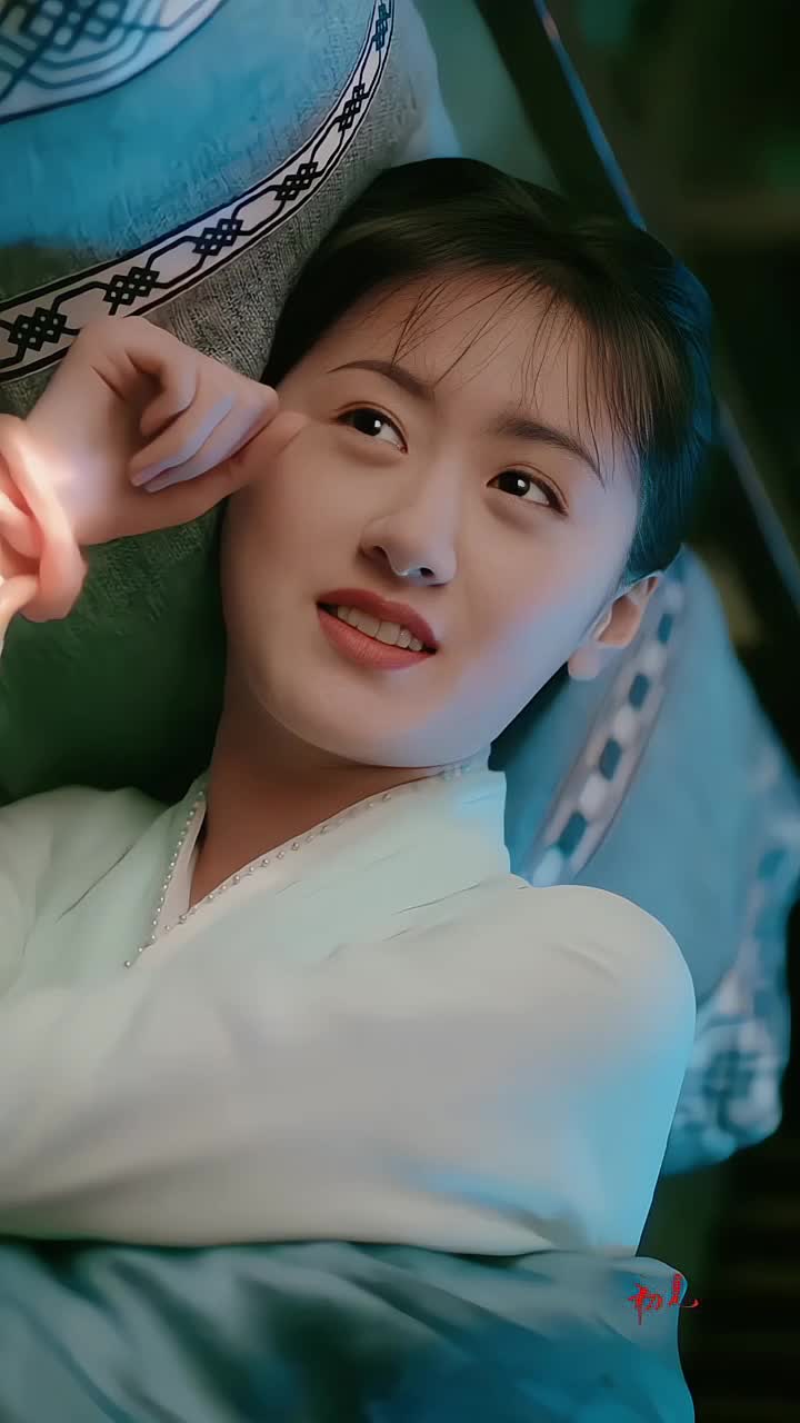 琉璃盏里藏相思，咫尺天涯念你千万遍