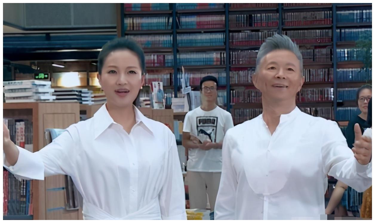 国家一级演员,12次荣登春晚,丈夫背景不一般|雷佳|陈正拜|歌唱家_新浪