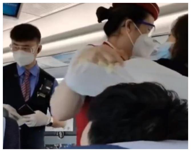 男孩高铁一路尖叫,女乘客提醒反被母亲扇耳光,这样的教育真可怕休闲区蓝鸢梦想 - Www.slyday.coM 男孩高铁一路尖叫,女乘客提醒反被母亲扇耳光,这样的教育真可怕休闲区蓝鸢梦想 - Www.slyday.coM