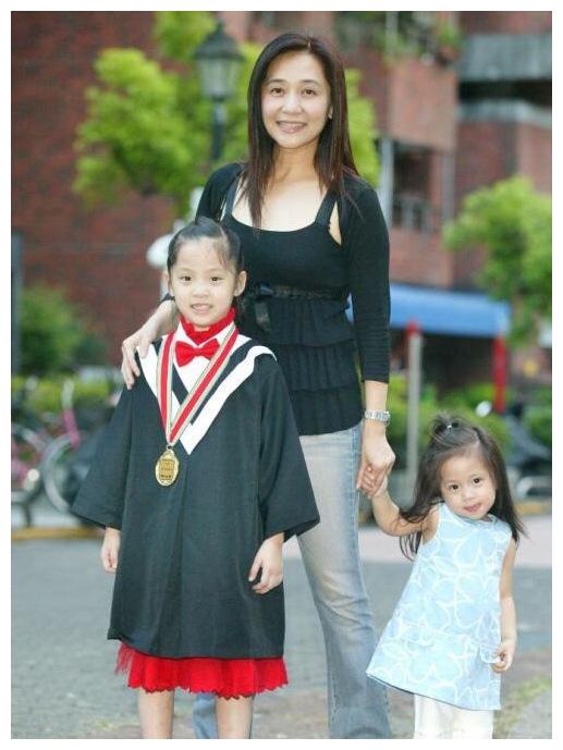 她曾患癌,为生子四次流产,今女儿大火年赚百万终成人生赢家|傅娟|欧阳