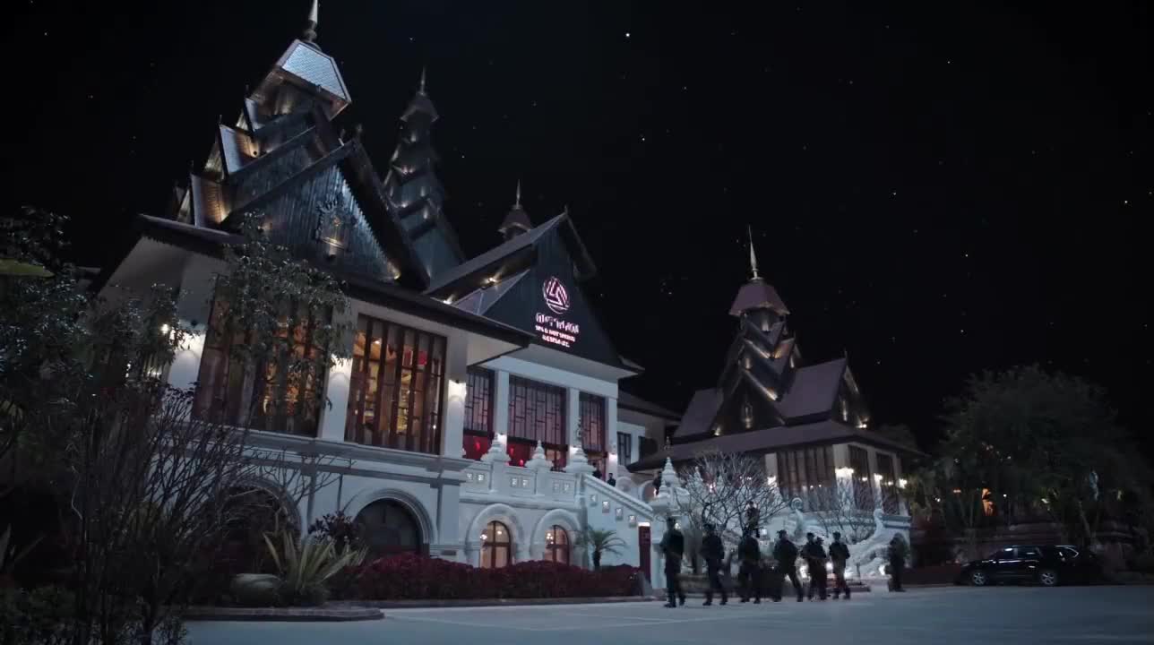 猎毒人伊楠和富家千金坐下来谈论感情没想到两人竟成闺蜜