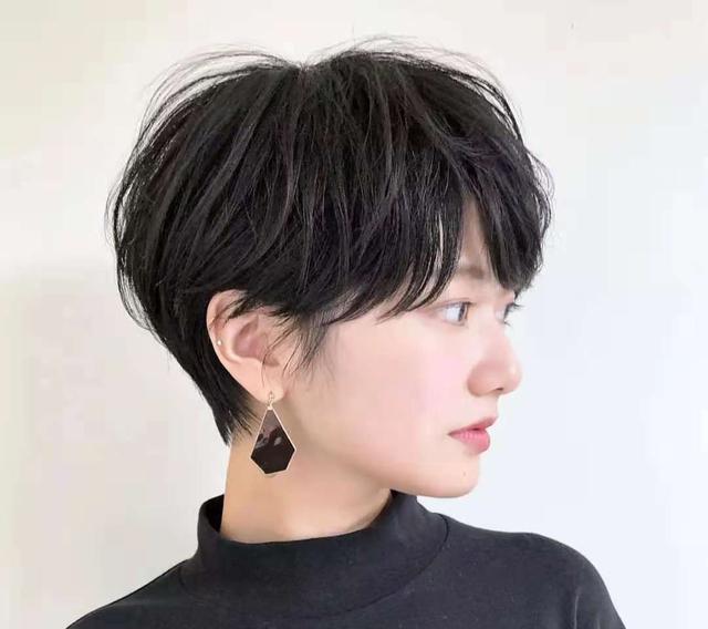 脸宽的人留适合什么发型?试试这三种发型,时尚减龄又显脸瘦