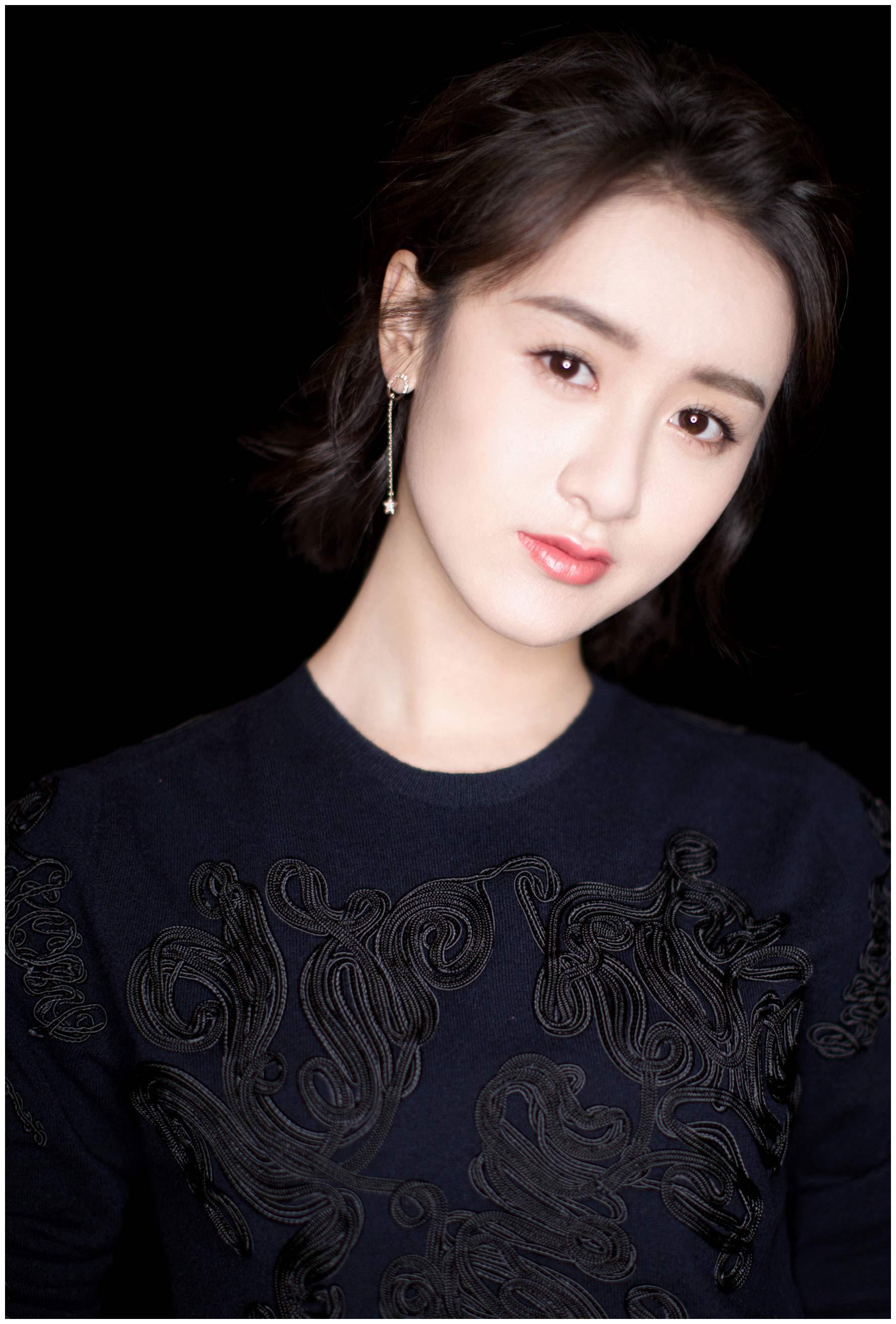 袁冰妍,她是《老九门》中的丫头,有一种淡雅的气质,非常迷人