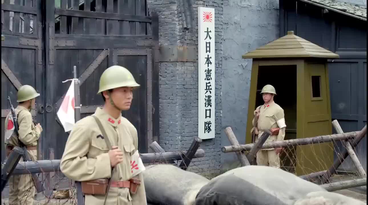 女兵排:师太与日军内奸决斗,不料触发了机关,鬼子全部葬身地宫