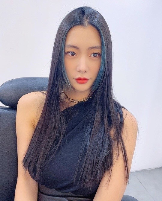 韩女星clara社交网站发照 身材丰满曲线毕露