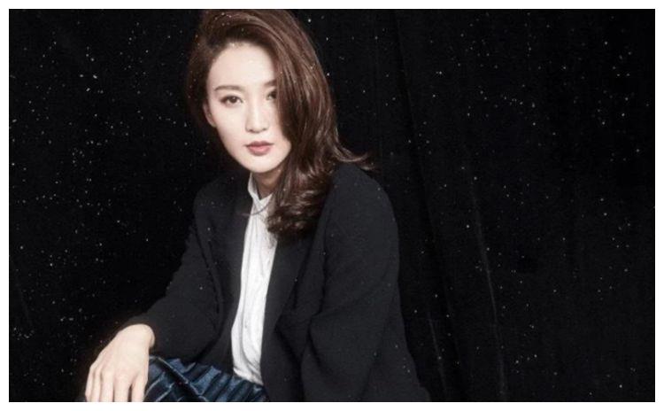 她被称为最美军花,出道十一年不用替身,脱下军装优雅知性惹人爱