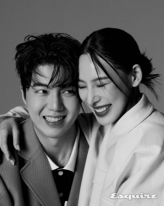 《换乘恋爱2》李娜妍南熙斗携手拍杂志写真|换乘恋爱2|写真|杂志_新浪新闻