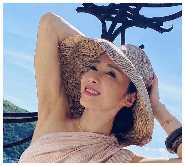 48岁黎姿晒近照,曾是"最美港女",今变化太大让人不敢认!