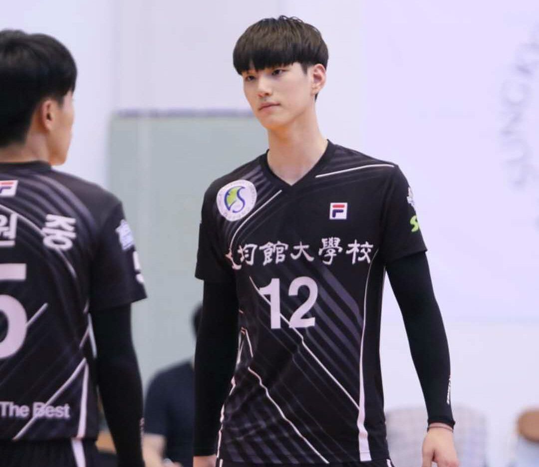 韩国男排小鲜肉林成津,长相帅气成排球场上的另一道风景线