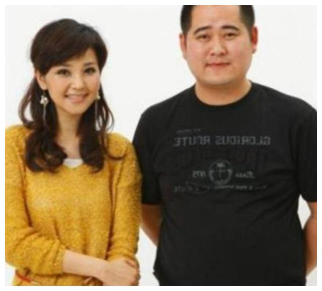 46岁的方琼和丈夫自拍照晒出隐瞒了15年的丈夫露脸原来是他