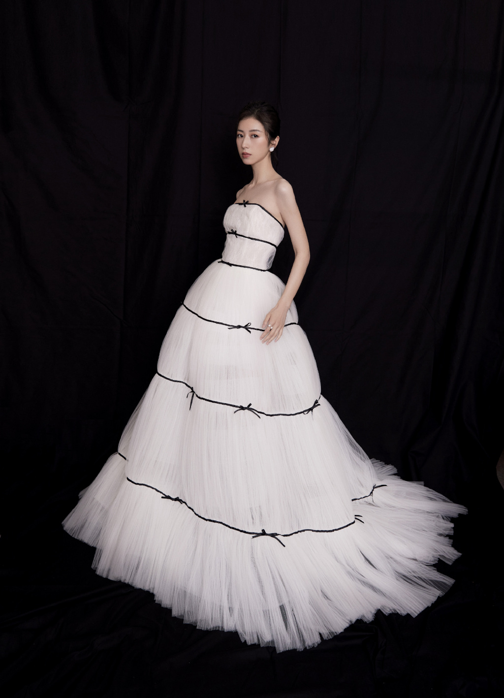 女明星蛋糕裙造型合集,有没有被chanel新一季伞状半身裙美到?