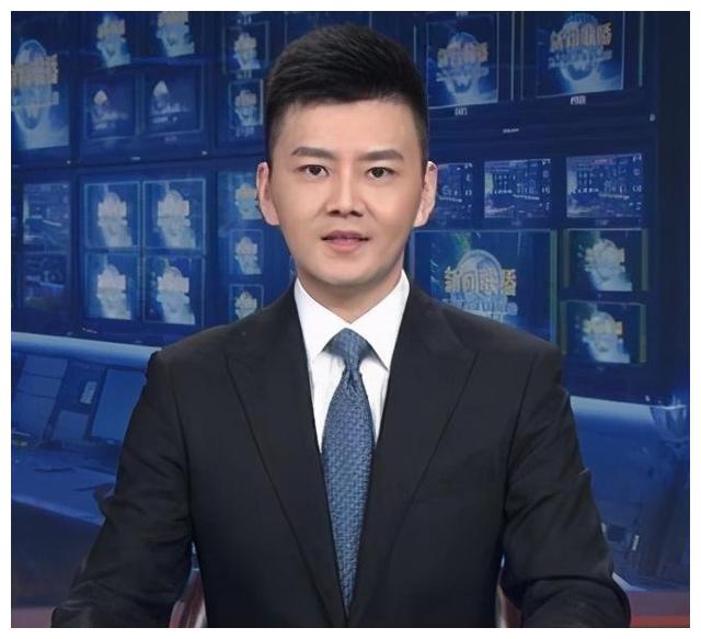 严於信:央视最年轻新闻主持人,比康辉年轻,比撒贝宁帅!