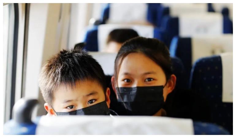 男孩高铁一路尖叫,女乘客提醒反被母亲扇耳光,这样的教育真可怕休闲区蓝鸢梦想 - Www.slyday.coM 男孩高铁一路尖叫,女乘客提醒反被母亲扇耳光,这样的教育真可怕休闲区蓝鸢梦想 - Www.slyday.coM