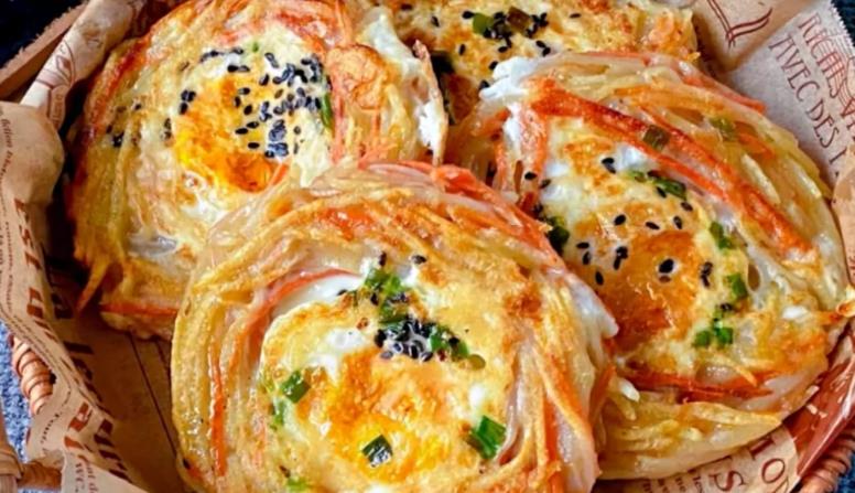 西葫芦火腿鸡蛋饼和土豆丝鸡蛋饼的做法