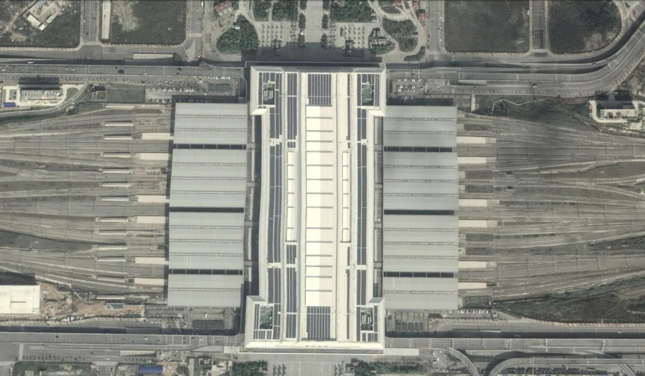 航拍南宁东站,西南最大规模高铁站,廊桥造型体现骑楼特色