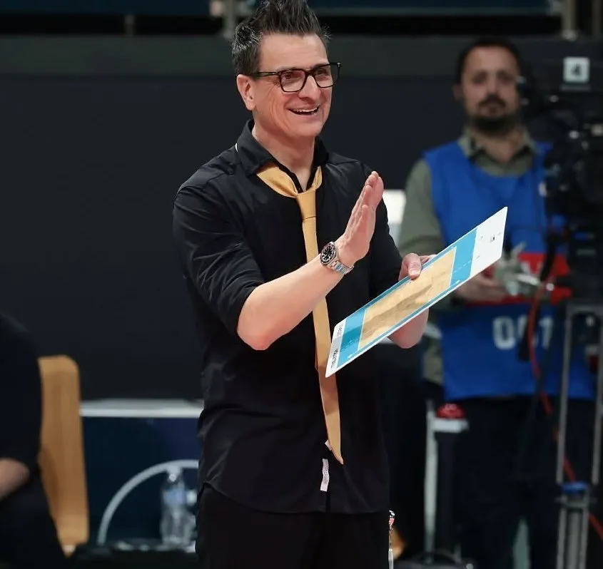 名帅讨论女排格局，土意美俄实力突出！但无人谈中国只因教练太差