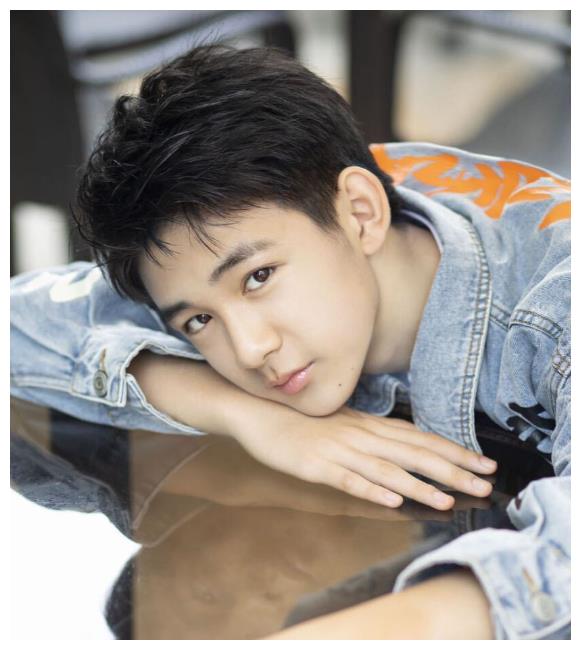 05后男演员粉丝韩昊霖63万荣梓杉58万而他马上破300万