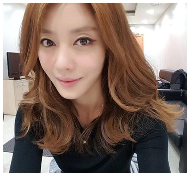 36岁李智贤二度离婚,独自抚养一对儿女,结束三年婚姻