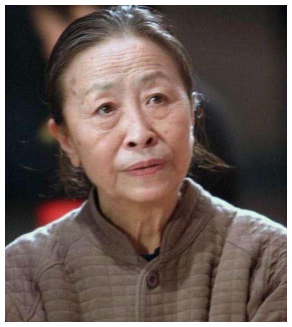 她50多岁出道，72岁才成名，如今82岁坚持拍戏只为给儿子还房贷！休闲区蓝鸢梦想 - Www.slyday.coM