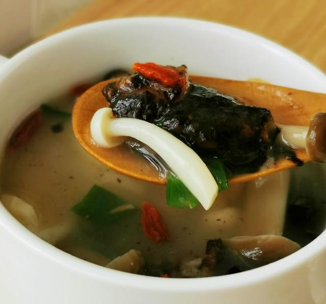快手菌菇海参汤,一碗鲜美的汤