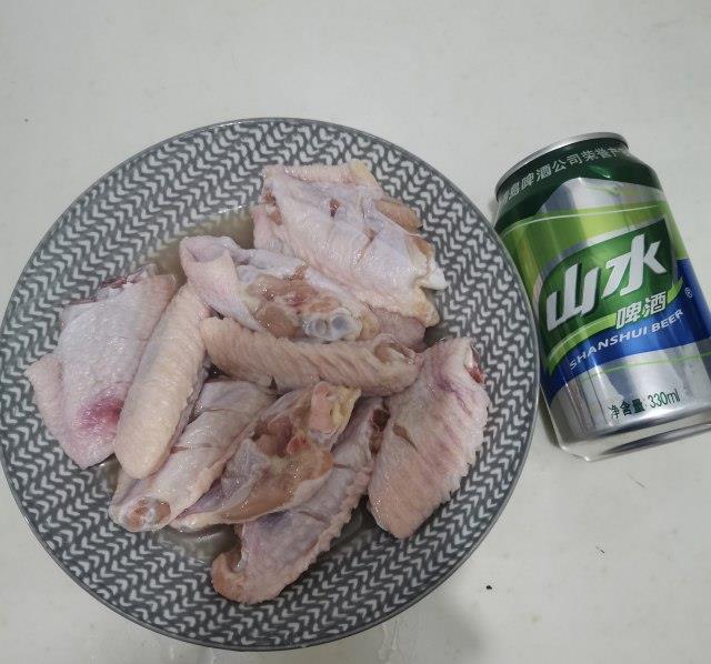 啤酒烧鸡翅,肉嫩可口,做法简单
