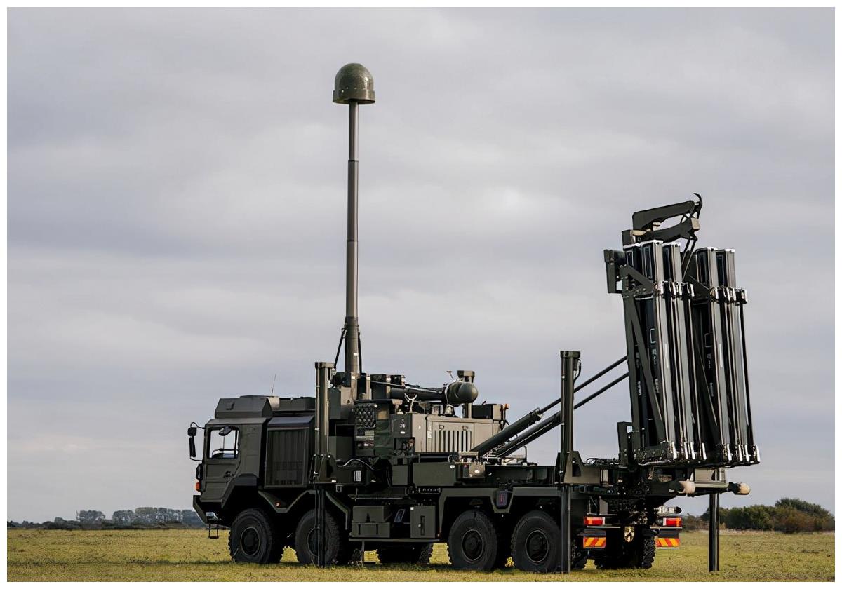 国产ly70防空导弹亮相可实现一坑四弹增强国产舰艇防空火力