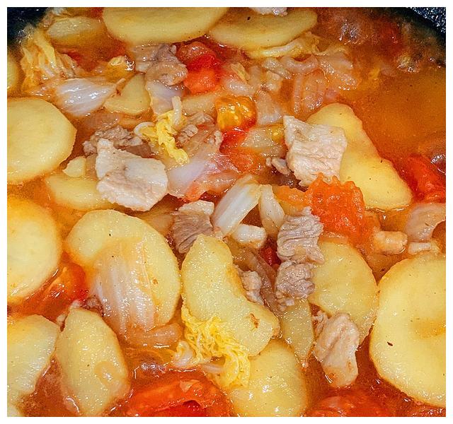 30分钟炖出的土豆片,软糯酥香,酸甜有味,就连汤汁也浓稠鲜美