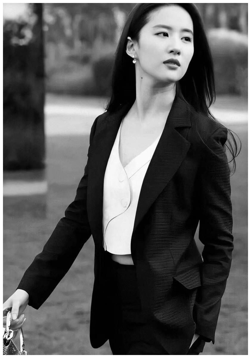 刘亦菲被称为神仙姐姐美到爆灯|神仙姐姐|刘亦菲|白秀珠_新浪新闻