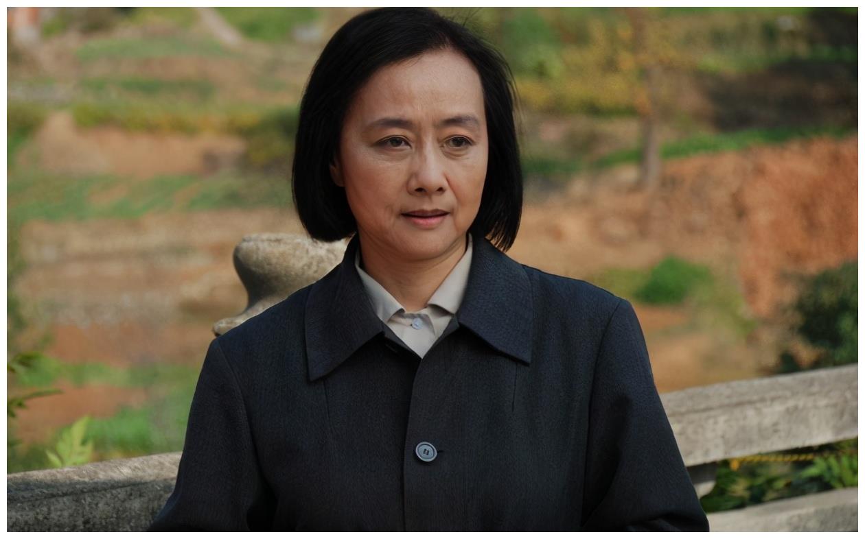 黄梅莹因渴望走红和丈夫姐弟恋39年今儿子是她骄傲