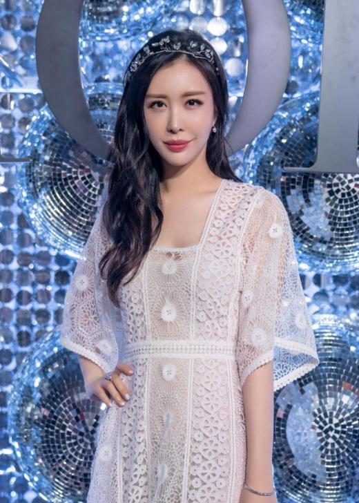 贵圈名流田朴珺现状,社交"c位"之后的个人升华,是通透自在