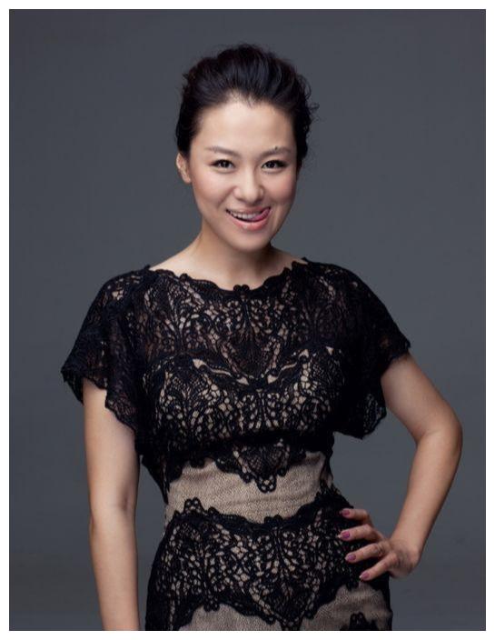 44岁沈傲君为拍戏暴瘦50斤,现在瘦成细柳腰,坦言瘦身减肥方法