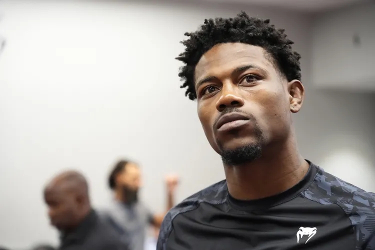 ufc新星凯文霍兰德再次见义勇为解救卡车司机