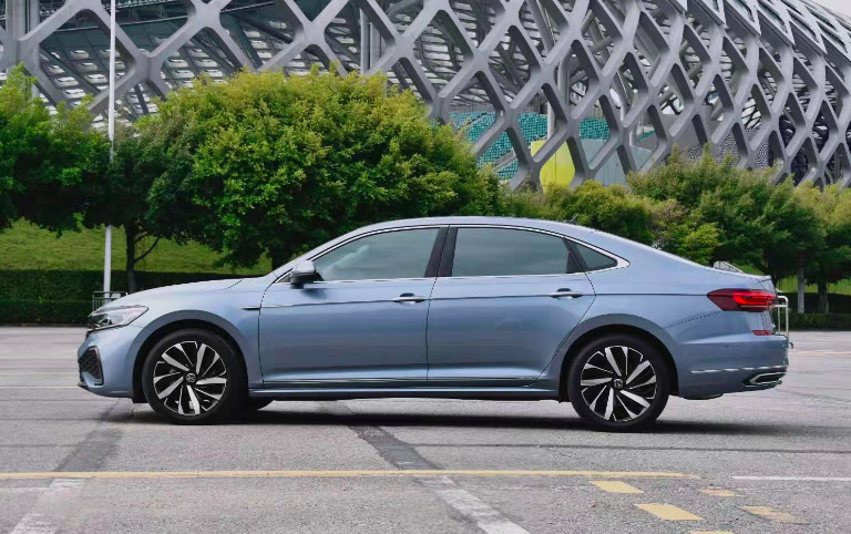 双脸魅力配置全面升级试驾上汽大众新帕萨特330tsi