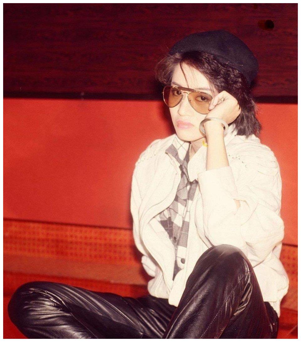 回顾80年代巨星梅艳芳百变穿搭,至今也是可圈可点,致敬经典