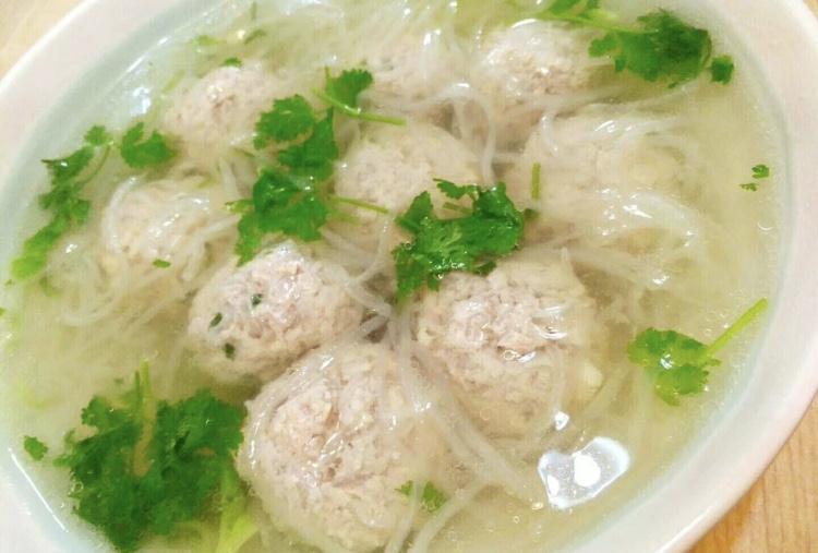 白萝卜丝丸子汤
