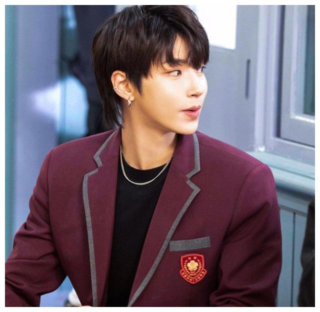 即将进入30岁的黄仁烨这次再度饰演学生角色,穿上制