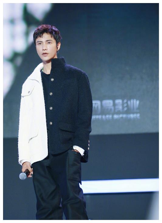 28岁李佳琦与44岁陈坤同框,同款的发型,网红vs明星的差距