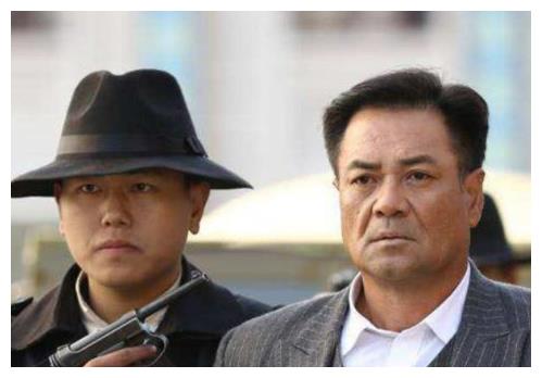 《山海情》李大有憨得可爱尤勇智的李大有为人精明,爱算计,算是村子里