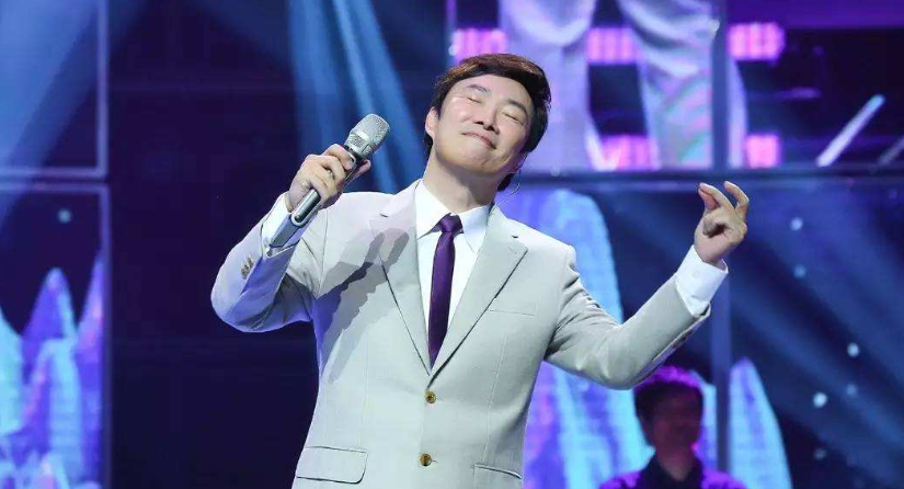 费玉清柔情演唱《爱情买卖》,当他一开口,台下导师坐不住了