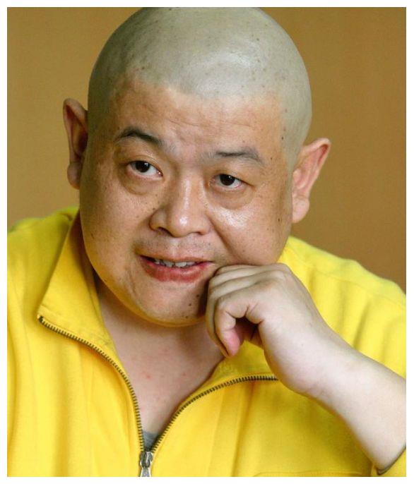 他去世后妻子11年不嫁,冯小刚帮他还欠款,韩红也来给他送终!