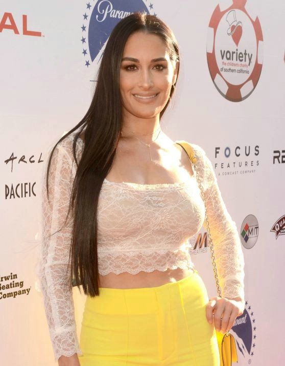 1 / 4 美国wwe摔跤运动员尼基·贝拉,出席洛杉矶某活动