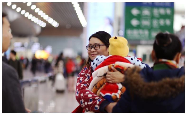 男孩高铁一路尖叫,女乘客提醒反被母亲扇耳光,这样的教育真可怕休闲区蓝鸢梦想 - Www.slyday.coM 男孩高铁一路尖叫,女乘客提醒反被母亲扇耳光,这样的教育真可怕休闲区蓝鸢梦想 - Www.slyday.coM