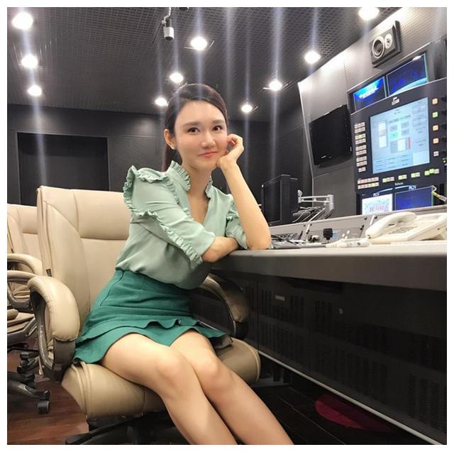 像诗一样美的主持人——龙洋__财经头条