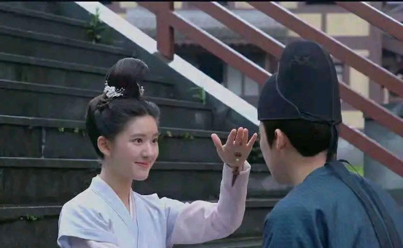 皓嫣花絮版爱的抱抱刘宇宁吓呆赵露思网友皓都太损了