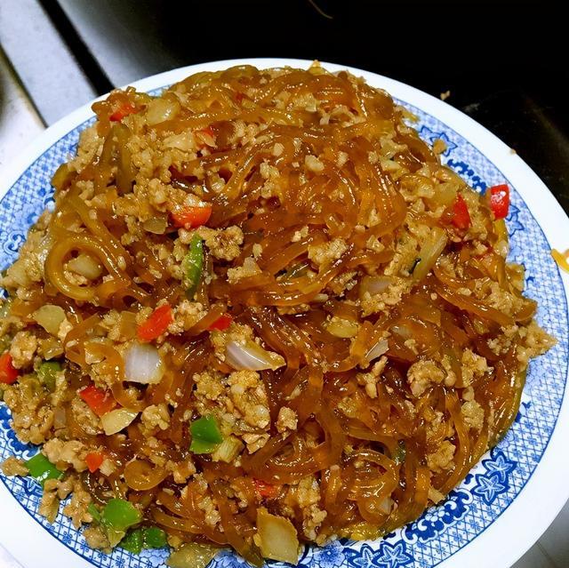 每日美食分享肉末炒粉丝的做法