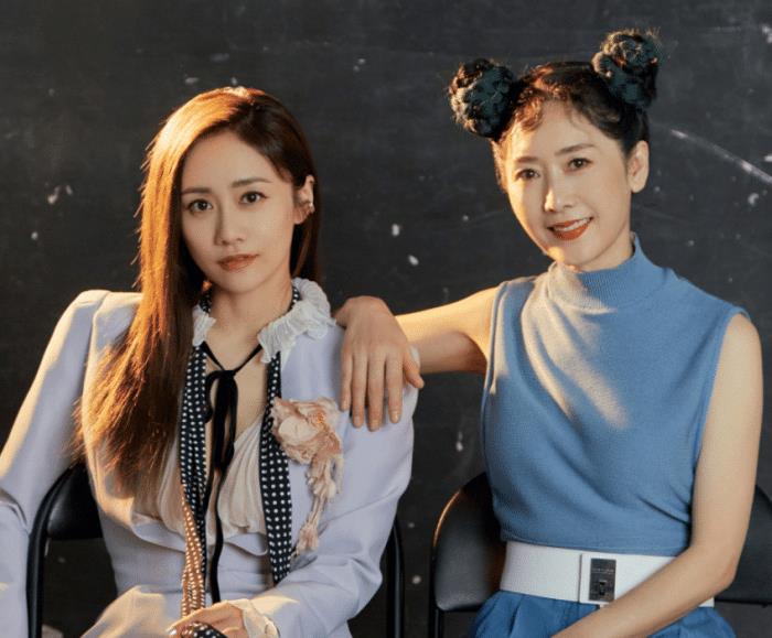 妈妈你真好看官方微博发布两母女的时尚潮流大片